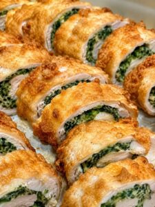 Курячий крученик зі шпинатом та дорблю